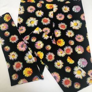 LEGGINGS NO BOUNDARIES  M 7/9